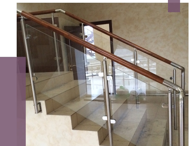 Комбинированные перила из металла и дерева в Шадринске