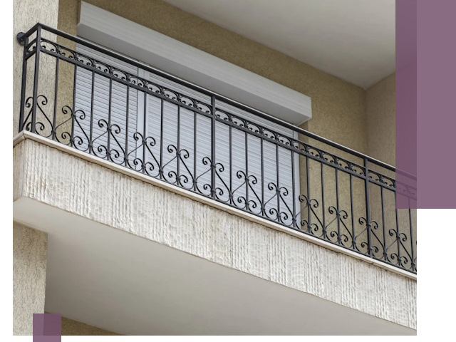 Балконные ограждения из металла и стекла в Шадринске для домов