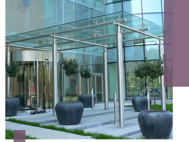 Навесы из стекла на заказ в Шадринске — монтаж и установка