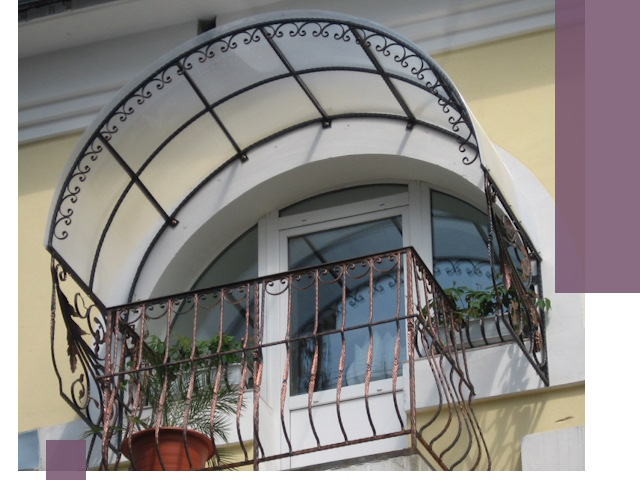 Козырьки над балконом в Шадринске — изготовление и монтаж